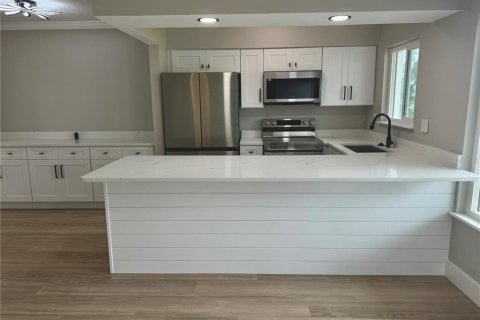 Condo in Sarasota, Florida, 1 bedroom № 2100020 - photo 8