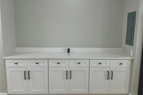 Condo in Sarasota, Florida, 1 bedroom № 2100020 - photo 6