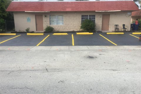 Commercial property in North Lauderdale, Florida 254.18 sq.m. № 2084342