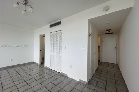 Condo in Miami Beach, Florida № 1927491 - photo 7