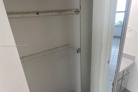 Condo in Miami Beach, Florida № 1927491 - photo 11