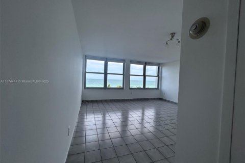 Condo in Miami Beach, Florida № 1927491 - photo 20