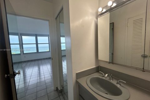 Condo in Miami Beach, Florida № 1927491 - photo 15