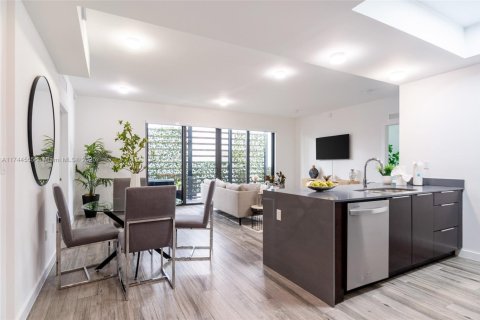 Commercial property in Miami, Florida № 1706365 - photo 8