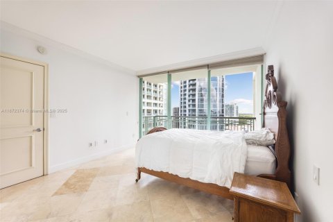Condo in Miami, Florida, 3 bedrooms  № 1980670 - photo 13