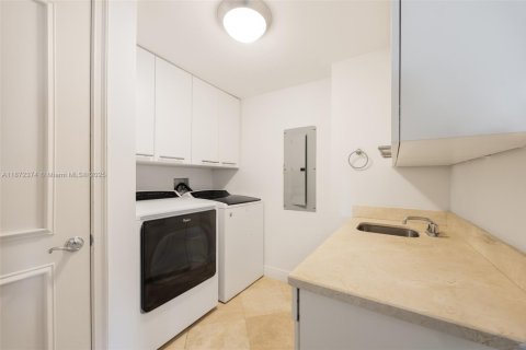 Condo in Miami, Florida, 3 bedrooms  № 1980670 - photo 16