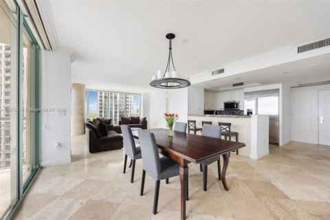 Condo in Miami, Florida, 3 bedrooms  № 1980670 - photo 2