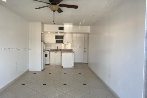 Снять в аренду кондоминиум в Майами, Флорида 1 спальня, 72.28м2, № 2042516 - фото 8