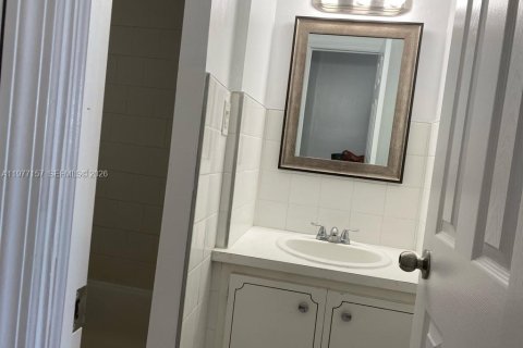 Снять в аренду кондоминиум в Майами, Флорида 1 спальня, 72.28м2, № 2042516 - фото 20