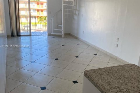 Снять в аренду кондоминиум в Майами, Флорида 1 спальня, 72.28м2, № 2042516 - фото 3