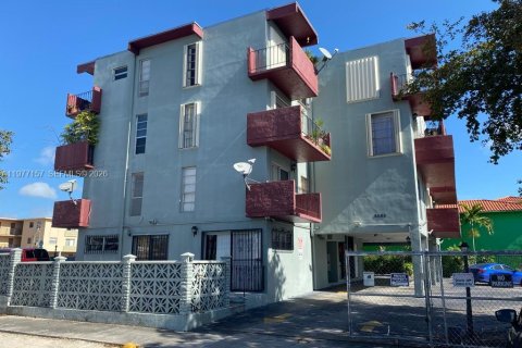 Снять в аренду кондоминиум в Майами, Флорида 1 спальня, 72.28м2, № 2042516 - фото 2