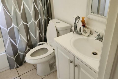 Villa ou maison à louer à Miami, Floride: 3 chambres, 139.35 m2 № 1832319 - photo 12