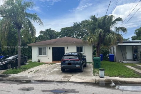 Villa ou maison à louer à Miami, Floride: 3 chambres, 139.35 m2 № 1832319 - photo 1
