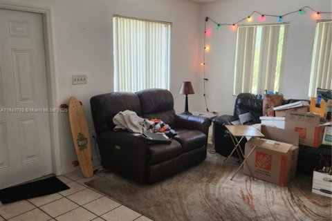 Villa ou maison à louer à Miami, Floride: 3 chambres, 139.35 m2 № 1832319 - photo 10