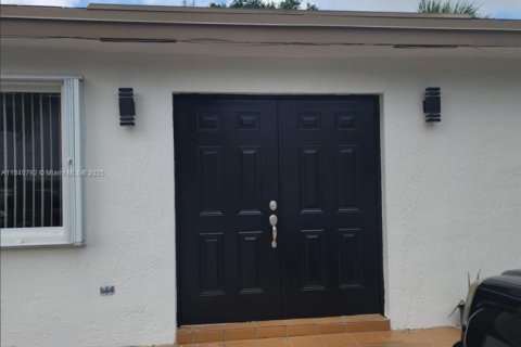 Villa ou maison à louer à Miami, Floride: 3 chambres, 139.35 m2 № 1832319 - photo 5