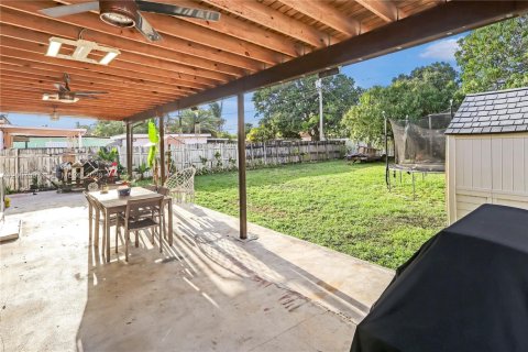 Villa ou maison à vendre à Hialeah, Floride: 3 chambres, 89.19 m2 № 2074377 - photo 15