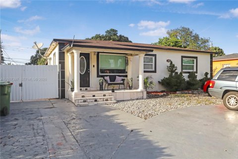 Villa ou maison à Hialeah, Floride 3 chambres, 89.19 m2 № 2074377