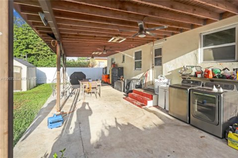 Villa ou maison à vendre à Hialeah, Floride: 3 chambres, 89.19 m2 № 2074377 - photo 16