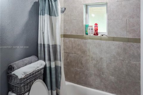 Villa ou maison à vendre à Hialeah, Floride: 3 chambres, 89.19 m2 № 2074377 - photo 9