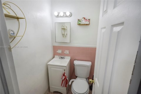 Villa ou maison à vendre à Hialeah, Floride: 3 chambres, 89.19 m2 № 2074377 - photo 5