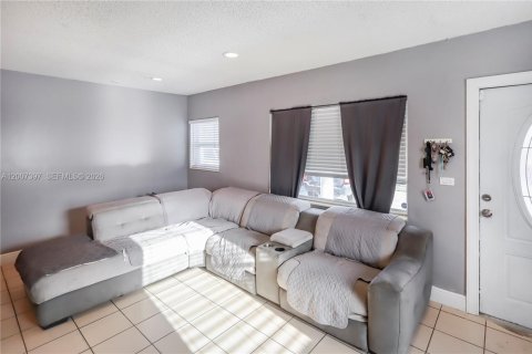 Villa ou maison à vendre à Hialeah, Floride: 3 chambres, 89.19 m2 № 2074377 - photo 3