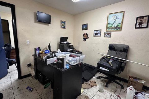 Commercial property in Tampa, Florida 182.09 sq.m. № 2234693 - photo 10