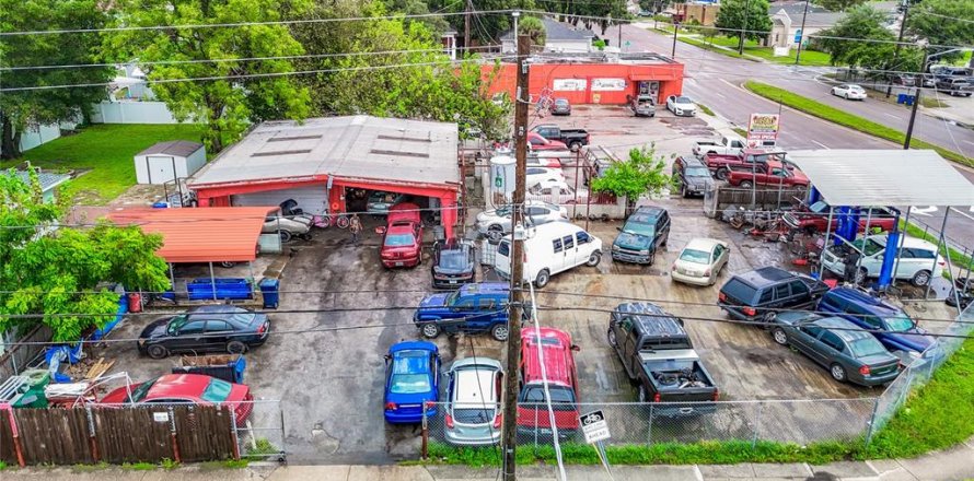 Commercial property in Tampa, Florida 182.09 sq.m. № 2234693