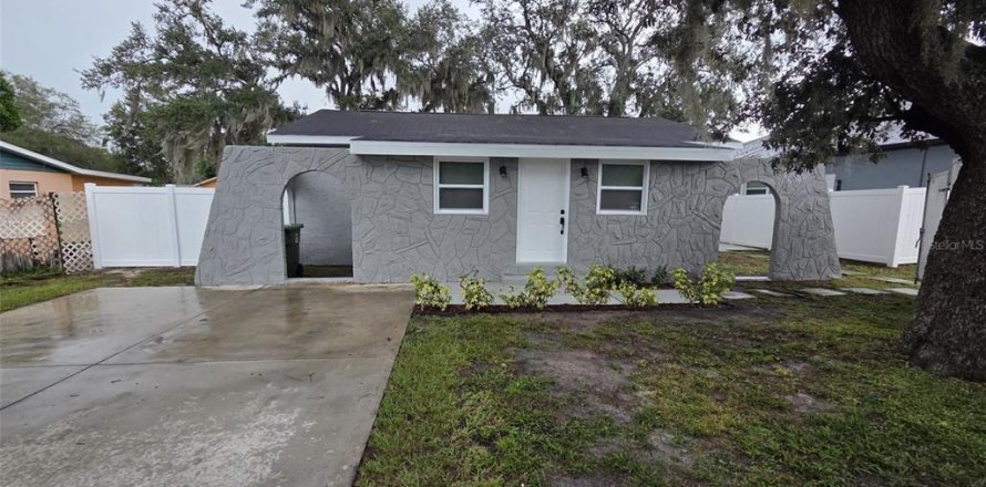 Villa ou maison à Tampa, Floride 3 chambres, 99.59 m2 № 2399212