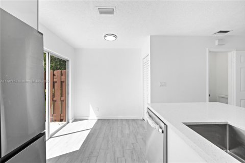 Condo in Cooper City, Florida, 2 bedrooms  № 1696823 - photo 24
