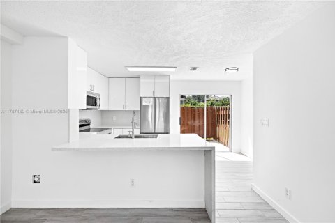 Condo in Cooper City, Florida, 2 bedrooms  № 1696823 - photo 22