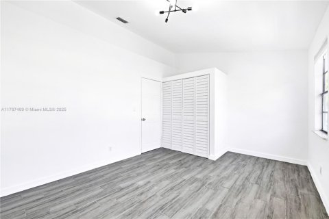 Condo in Cooper City, Florida, 2 bedrooms  № 1696823 - photo 8