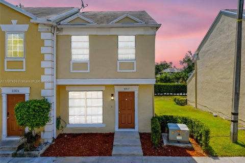 Condo in Cooper City, Florida, 2 bedrooms  № 1696823 - photo 1