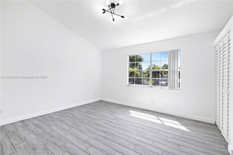 Condo in Cooper City, Florida, 2 bedrooms  № 1696823 - photo 14