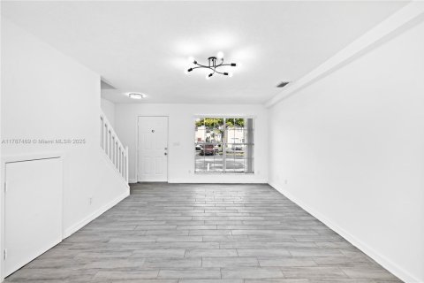 Condo in Cooper City, Florida, 2 bedrooms  № 1696823 - photo 18