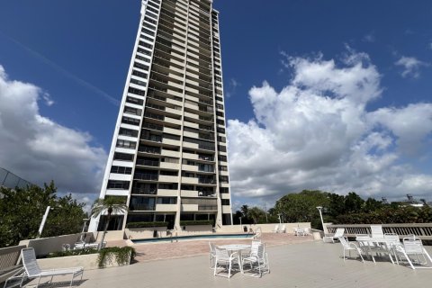 Condo in West Palm Beach, Florida, 2 bedrooms  № 1073909 - photo 1