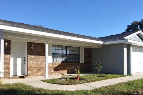 Villa ou maison à vendre à Deltona, Floride: 2 chambres, 116.41 m2 № 1758421 - photo 1