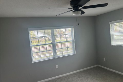 Condo in Saint Petersburg, Florida, 1 bedroom № 2230574 - photo 15