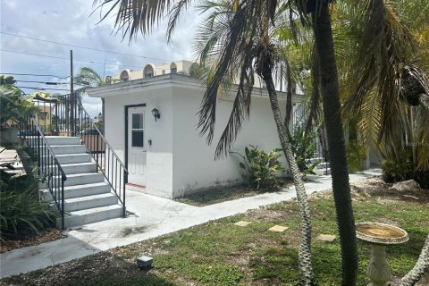 Condo in Saint Petersburg, Florida, 1 bedroom № 2230574 - photo 5
