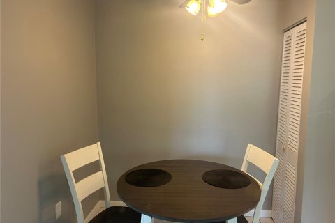 Condo in Saint Petersburg, Florida, 1 bedroom № 2230574 - photo 12