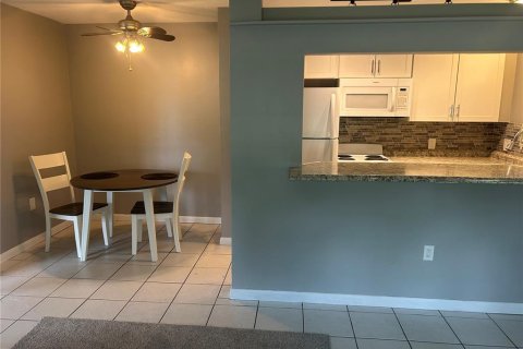 Condo in Saint Petersburg, Florida, 1 bedroom № 2230574 - photo 13