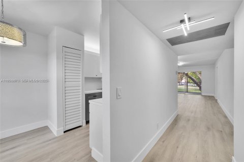 Condominio en alquiler en Pembroke Pines, Florida, 2 dormitorios, 102.19 m2 № 1987244 - foto 2