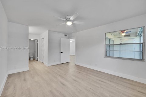 Condominio en alquiler en Pembroke Pines, Florida, 2 dormitorios, 102.19 m2 № 1987244 - foto 23