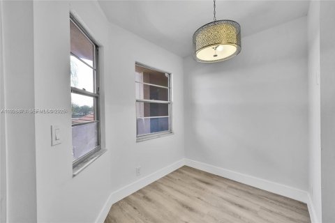 Condominio en alquiler en Pembroke Pines, Florida, 2 dormitorios, 102.19 m2 № 1987244 - foto 7