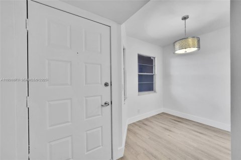 Condominio en alquiler en Pembroke Pines, Florida, 2 dormitorios, 102.19 m2 № 1987244 - foto 6