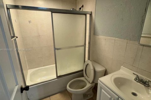 Condominio en alquiler en Miami, Florida, 2 dormitorios, 65.77 m2 № 1993944 - foto 8