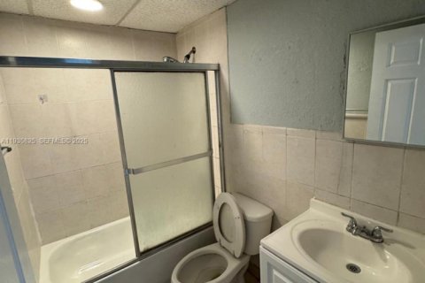 Condominio en alquiler en Miami, Florida, 2 dormitorios, 65.77 m2 № 1993944 - foto 10