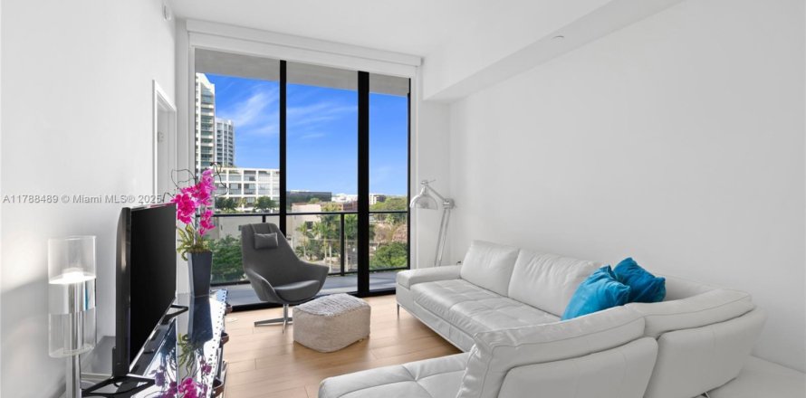 Кондоминиум с 1 спальней в Майами, Флорида № 2021285