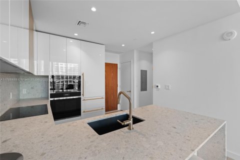 Купить кондоминиум в Майами, Флорида 1 спальня, 61.13м2, № 2021285 - фото 3