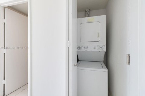 Copropriété à vendre à Miami, Floride: 1 chambre, 106.28 m2 № 2243805 - photo 11