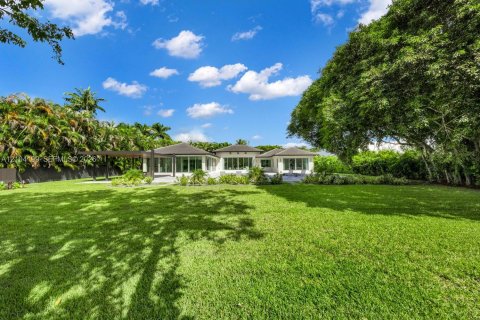 House in Miami, Florida 6 bedrooms, 600.33 sq.m. № 2426542 - photo 3